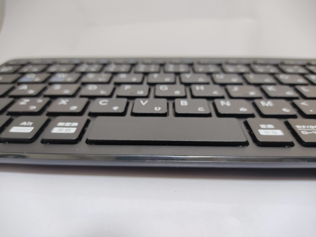 パンタグラフキーボードはキートップが薄いから力がいらない。